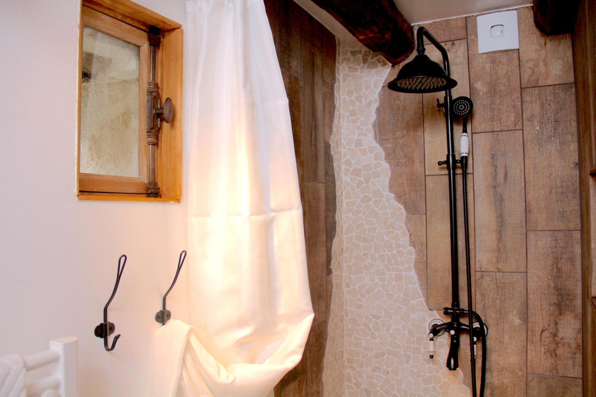 La Belle Ame Bed & Breakfast Saint-Priest-des-Champs Ruang foto