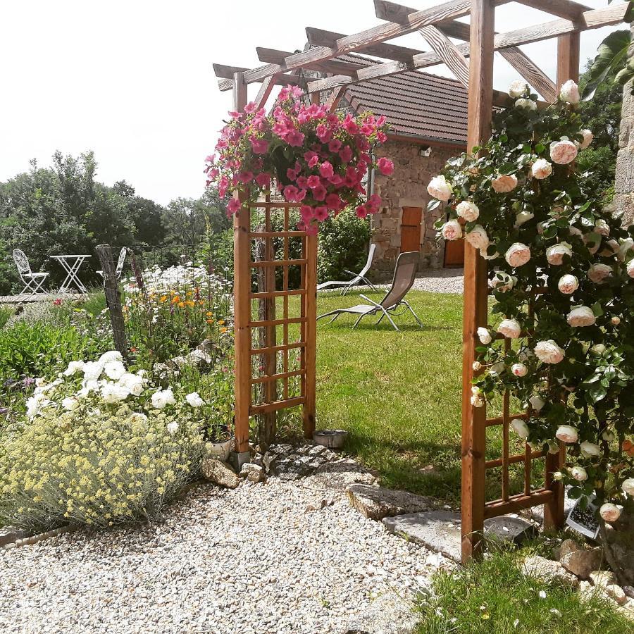 La Belle Ame Bed & Breakfast Saint-Priest-des-Champs Bagian luar foto