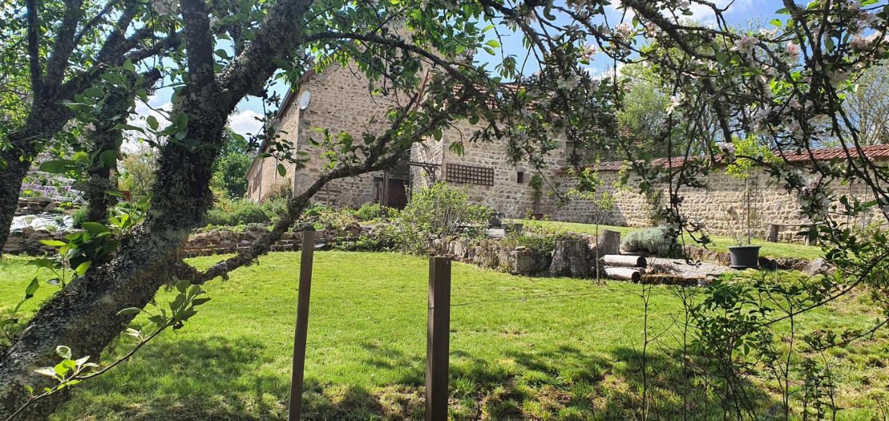La Belle Ame Bed & Breakfast Saint-Priest-des-Champs Bagian luar foto